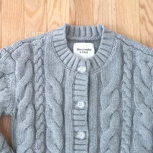 NWOT Women Abercrombie Cable Knit Short Cardigan Gray Button Front Sweater Warm